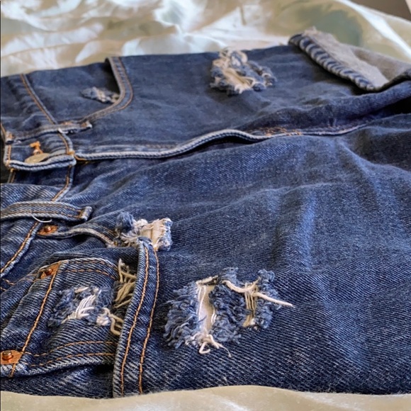 Levi’s High-waisted Distressed Denim Shorts - Picture 3 of 4